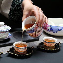 青花玲瓏，茶香滿室 推薦一套值得擁有的青花瓷蜂窩玲瓏茶具套裝